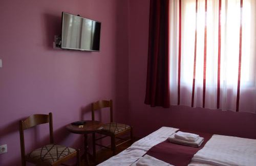 Balatonmariafurdo Hotel | Discover Comfort at Hotel Napsugár with Hot Tub & Breakfast