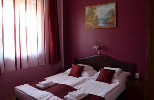 Balatonmariafurdo Hotel | Discover Comfort at Hotel Napsugár with Hot Tub & Breakfast