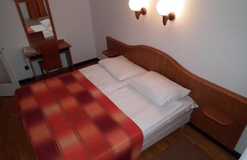 Heviz Apartment | Discover Hotel Napsugar: Pet-Friendly with Breakfast & Hot Tub