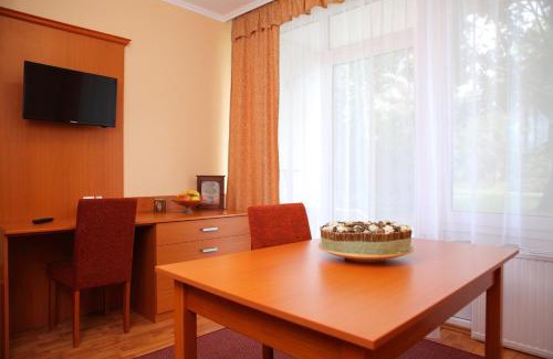 Heviz Apartment | Discover Hotel Napsugar: Pet-Friendly with Breakfast & Hot Tub