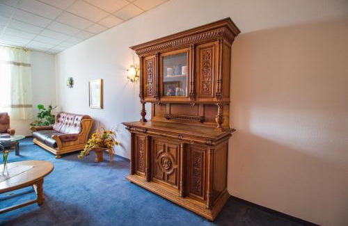 Teuchern House | Family-Friendly Hotel Naundorf: Your Budget Retreat Awaits