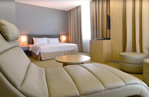Penampang Hotel | Discover Hotel N°5: Family-Friendly with Complimentary Breakfast