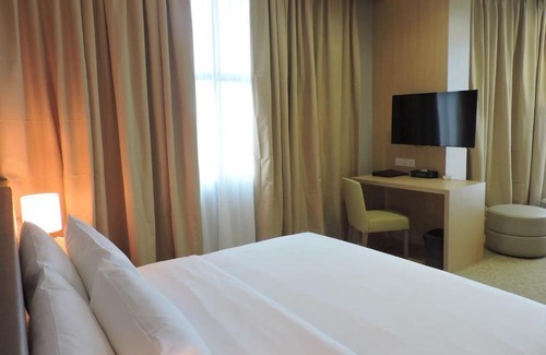 Penampang Hotel | Discover Hotel N°5: Family-Friendly with Complimentary Breakfast