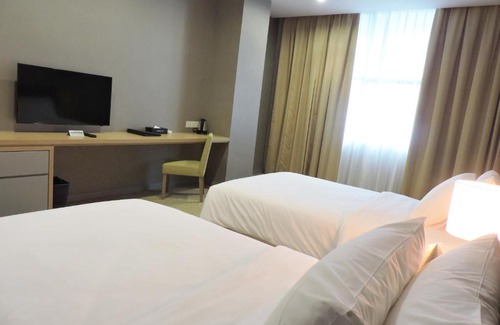 Penampang Hotel | Discover Hotel N°5: Family-Friendly with Complimentary Breakfast
