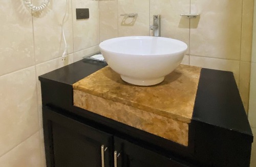 Ciudad Cariari House | hotel near Juan Santamaría Airport