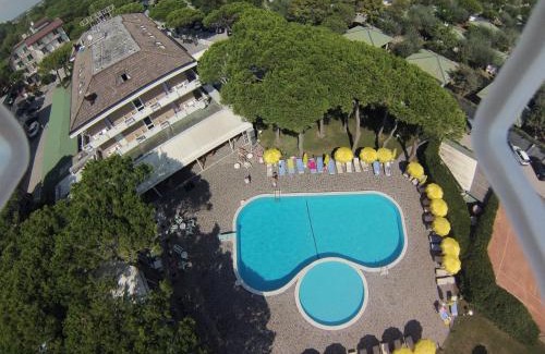 Jesolo Pineta Hotel | Discover Hotel Negresco: Beachfront Bliss and Spa Retreat