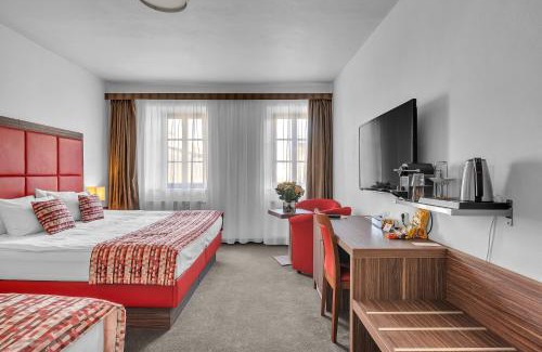 Trutnov Hotel | Discover Nelly Kellys Hotel: Family-Friendly Retreat, 4 Stars