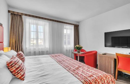 Trutnov Hotel | Discover Nelly Kellys Hotel: Family-Friendly Retreat, 4 Stars