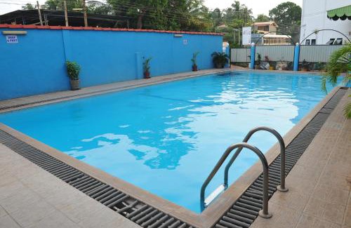 Irampaikkulam Hotel | Discover Nelly Star Hotel: Family-Friendly with Pool & Dining