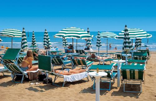 Faro Hotel | Discover Hotel Nelson: Oceanfront Retreat with Pool Access