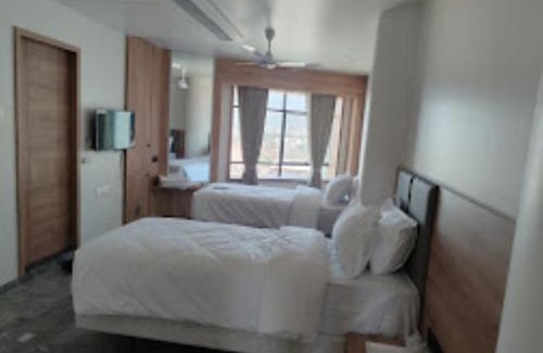 Vallabh Vidhyanagar Hotel | Welcoming Hotel Neptune Palace in Anand with Breakfast