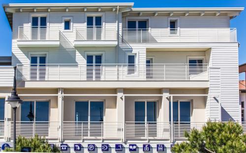 Villamarina Hotel | Discover Hotel Nettuno: 4-Star Poolside Retreat