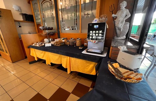 Chioggia Hotel | Hotel Nettuno: Oceanfront Stay with Pet-Friendly Amenities