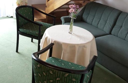 Nauders Hotel | Hotel Neue Burg: 4-Star Retreat with Pool & Pet-Friendly Perks