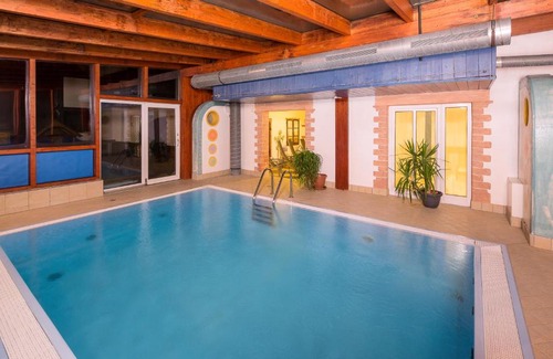 Nauders Hotel | Hotel Neue Burg: 4-Star Retreat with Pool & Pet-Friendly Perks