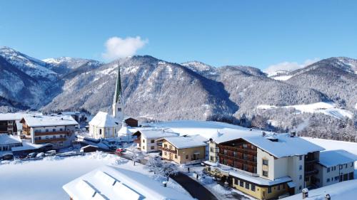 Brandenberg Hotel | Pet-Friendly Hotel Neuwirt: Guest Rated 9.1 with Dining Options