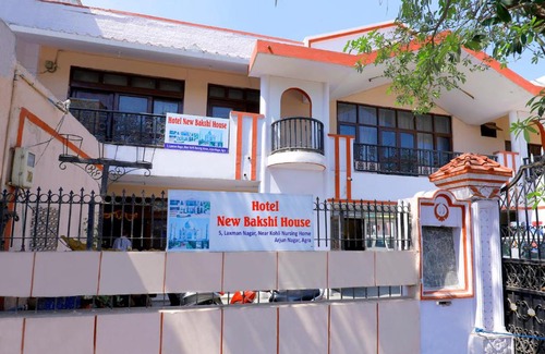 Agra Hotel | Cozy Hotel New Bakshi House with Family-Friendly Amenities