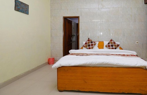 Agra Hotel | Cozy Hotel New Bakshi House with Family-Friendly Amenities