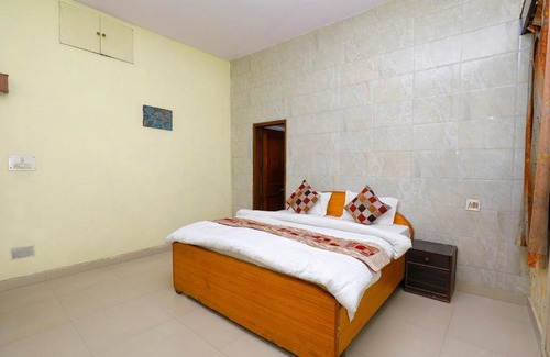 Agra Hotel | Cozy Hotel New Bakshi House with Family-Friendly Amenities