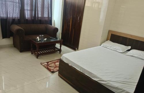Orai Hotel | Hotel New Mandpam