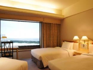 Makuhari Hotel | Discover Hotel New Otani Makuhari: 5-Star Retreat with Pool