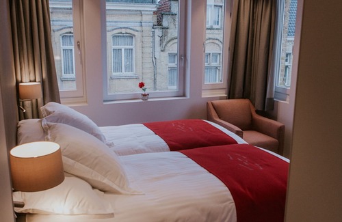 Ypres Hotel | Cozy Retreat at Hotel New Regina with Family-Friendly Amenities