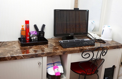 Namyeong-dong Hotel | Eco-Friendly Hotel New World: Family and Kitchen Amenities