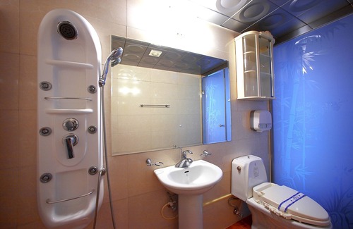 Namyeong-dong Hotel | Eco-Friendly Hotel New World: Family and Kitchen Amenities