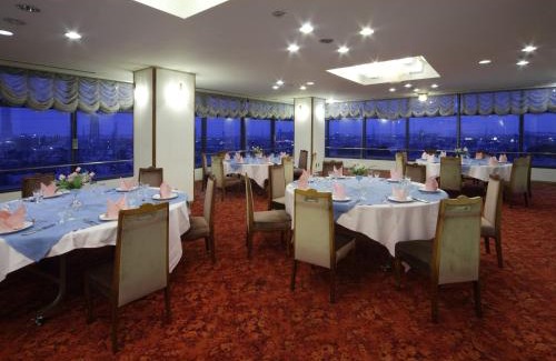 Izumisano Hotel | Family-Friendly Retreat at Hotel New Yutaka with Hot Tub