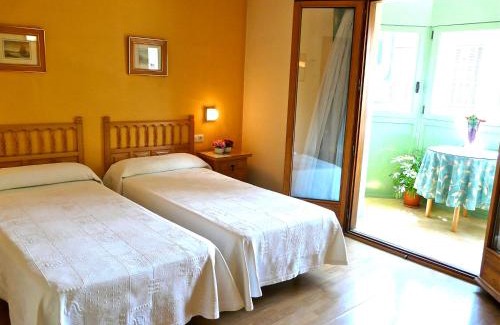 La Seu d'Urgell Hotel | Pet-Friendly Hotel Nice with Restaurant & Breakfast Options