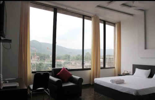 Sahibganj Hotel | Discover Hotel Nilima Palace: Pet-Friendly & Family Ready