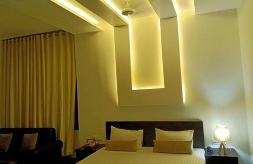 Sahibganj Hotel | Discover Hotel Nilima Palace: Pet-Friendly & Family Ready