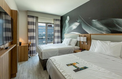 Queens Hotel | Accessible Comfort at Hotel Ninety Five near JFK Airport