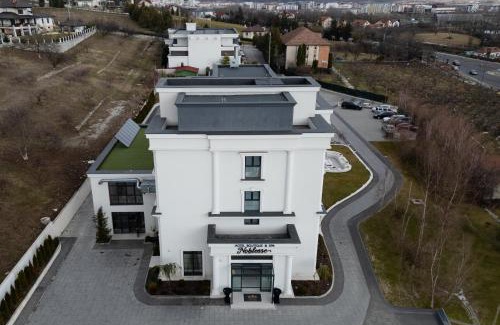 Ramnicu Valcea Hotel | Stylish Hotel NOBLESSE Boutique & Spa with Pool and Breakfast