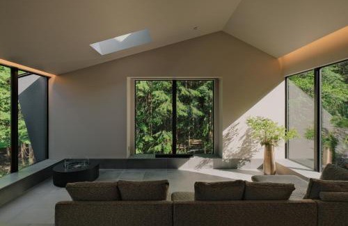 Fujikawaguchiko Villa | Enjoy Oceanfront Serenity at Hotel Norm Air - Rated 9.8