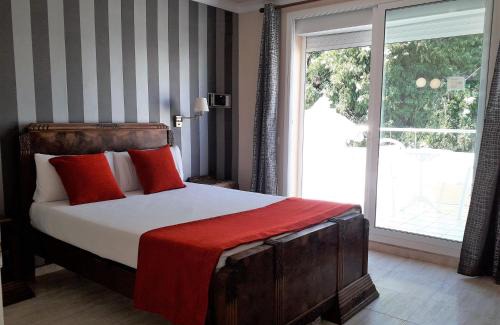Sitges Town Center Hotel | Oceanfront Retreat at Hotel Noucentista - Rated 9/10 by Guests