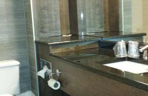 Amos Hotel | Hotel Nouvelle Frontière: Family-Friendly with Breakfast & Hot Tub