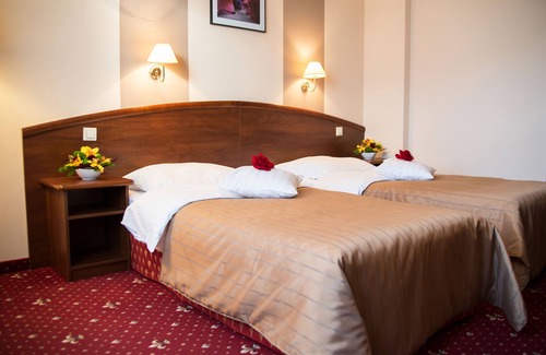 Niepolomice Hotel | Inviting Hotel Novum: Rated 8.6 with Spa & Family Amenities