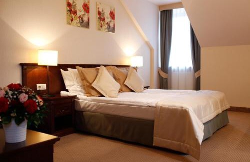 Ciechanowiec Hotel | Hotel Nowodwory: Pet-Friendly Stay with High Guest Ratings