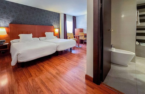 Almeria Centro Hotel | Discover Hotel Nuevo Torreluz: 4-Star Comfort Awaits