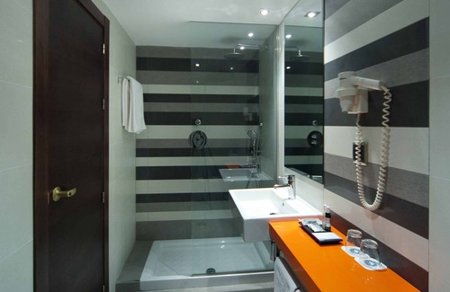 Almeria Centro Hotel | Discover Hotel Nuevo Torreluz: 4-Star Comfort Awaits