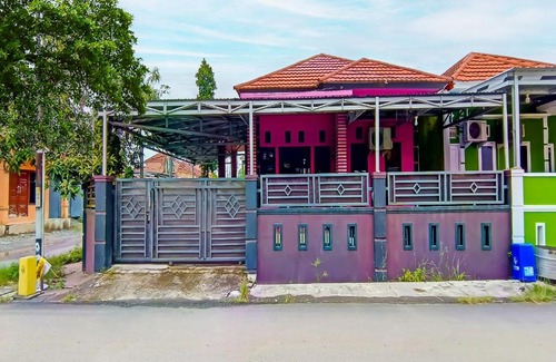 Kalimantan Hotel | Budget-Friendly Stay at SPOT ON 92466 Adam Kost Syariah