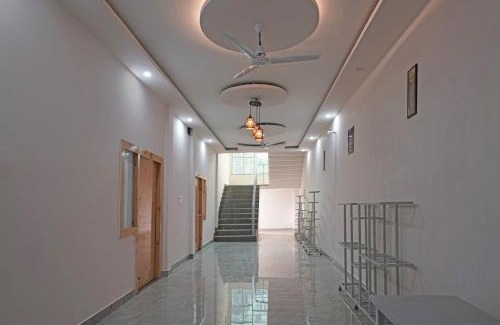 Amritpur Hotel | Budget-Friendly Stay at Collection O Aditya Residency