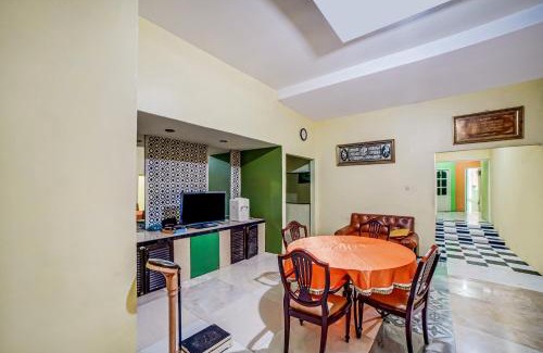 Tanjung Balai Hotel | Budget-Friendly OYO 90980 Al Karim Syariah with Breakfast
