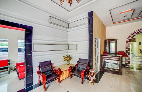 Tanjung Balai Hotel | Budget-Friendly OYO 90980 Al Karim Syariah with Breakfast