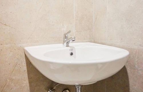 Medan Hotel | Budget-Friendly Stay at SUPER OYO 93064 Alhesa Residence