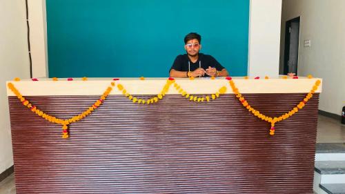 Shujalpur Hotel | Budget-Friendly Stay at OYO Hotel Area 42 with Dining