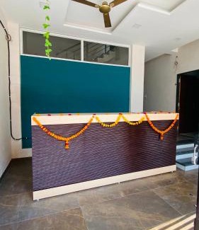 Shujalpur Hotel | Budget-Friendly Stay at OYO Hotel Area 42 with Dining