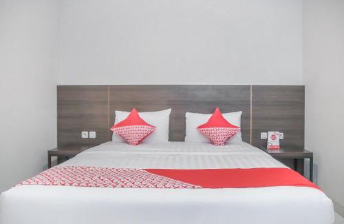 Ambon Hotel | Budget-Friendly Stay at OYO 1006 Azzahra Guest House
