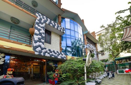 Patna Hotel | Family-Friendly Stay at OYO Cafe Garden Villa